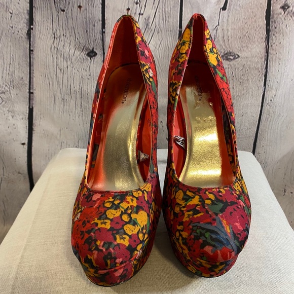 Xhilaration Shoes - Xhilaration|| Red print heels